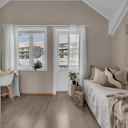 Villa Spacious Perfect For Aurora Spotting, Free Parking