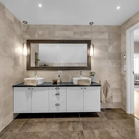 Spacious Perfect For Aurora Spotting, Free Parking *