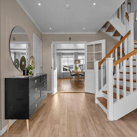 Spacious Perfect For Aurora Spotting, Free Parking Tromso