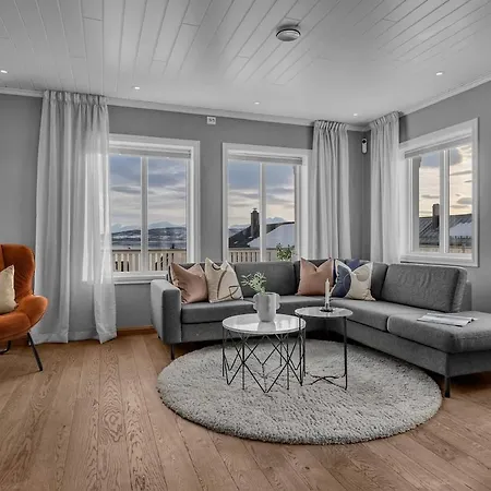 Spacious Perfect For Aurora Spotting, Free Parking Tromso